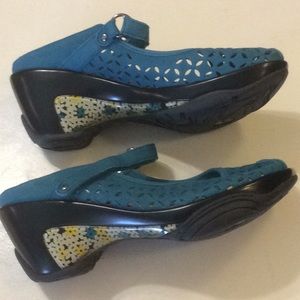 WOMEN’S SHOES J 41 ADVENTURE ON SIZE 7 1/2 Med